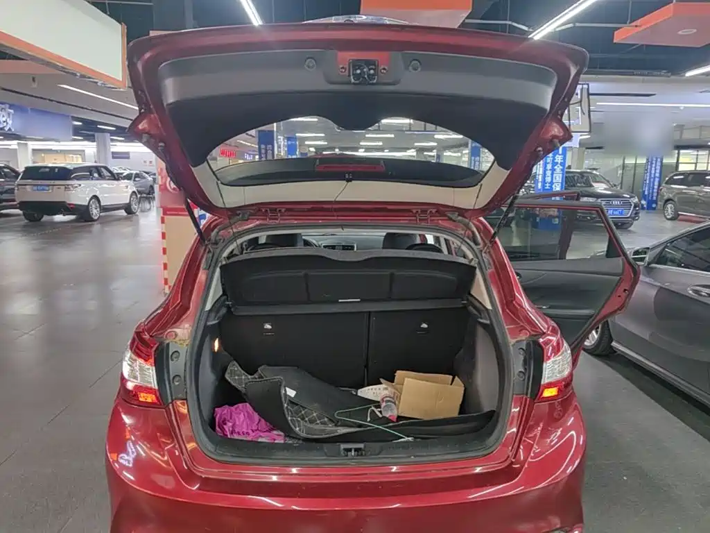 Nissan Tiida — фото 19