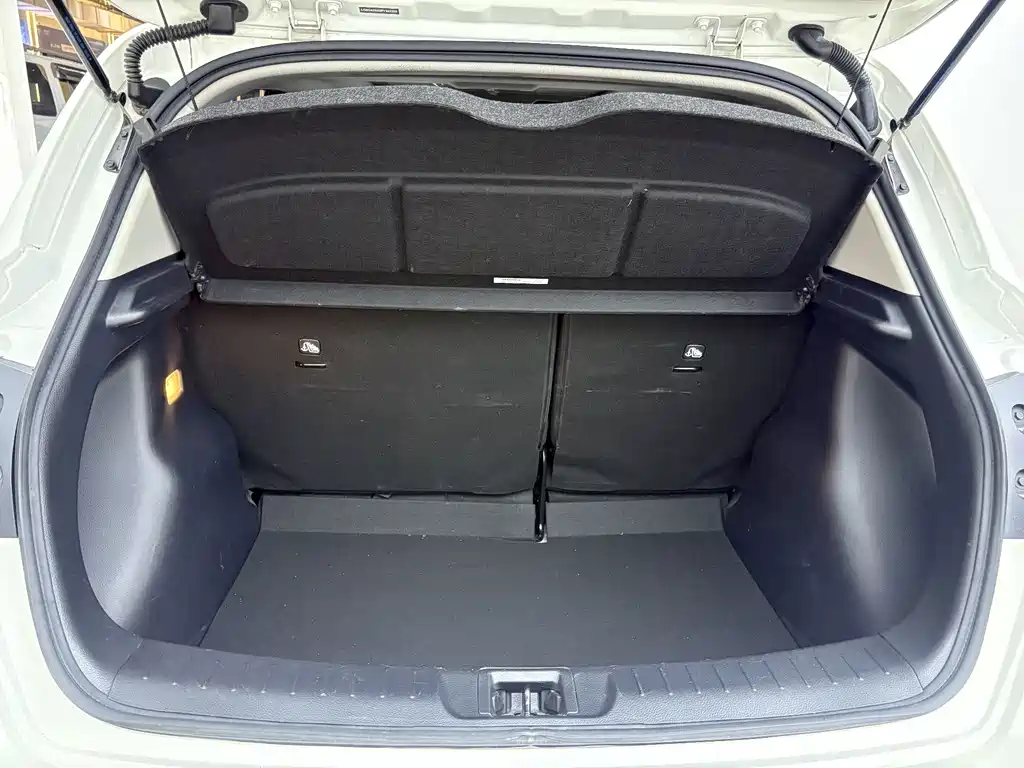 Nissan Tiida — фото 11