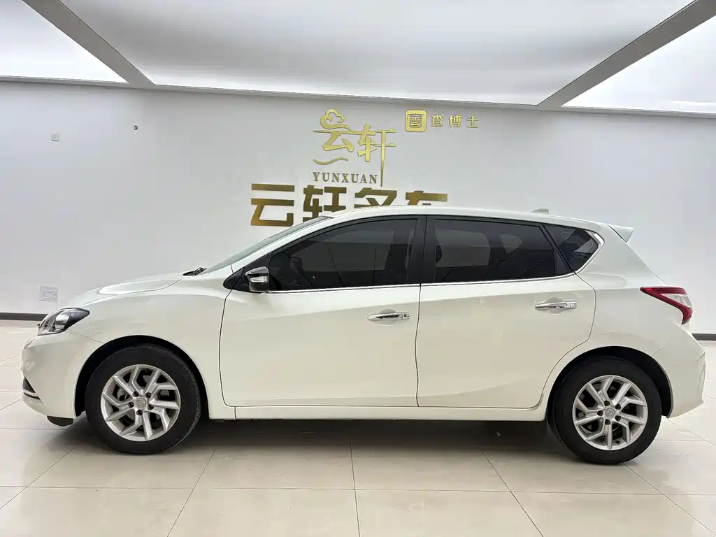 Nissan Tiida — фото 4
