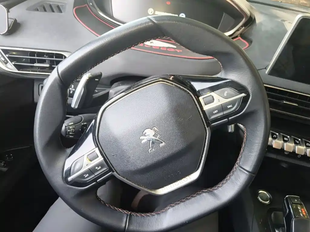Peugeot 5008 — фото 11