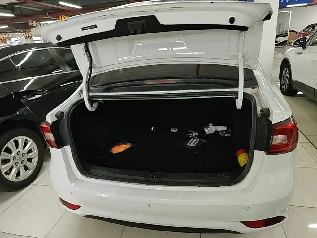 Roewe i5 — фото 19
