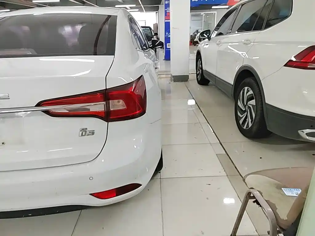 Roewe i5 — фото 8