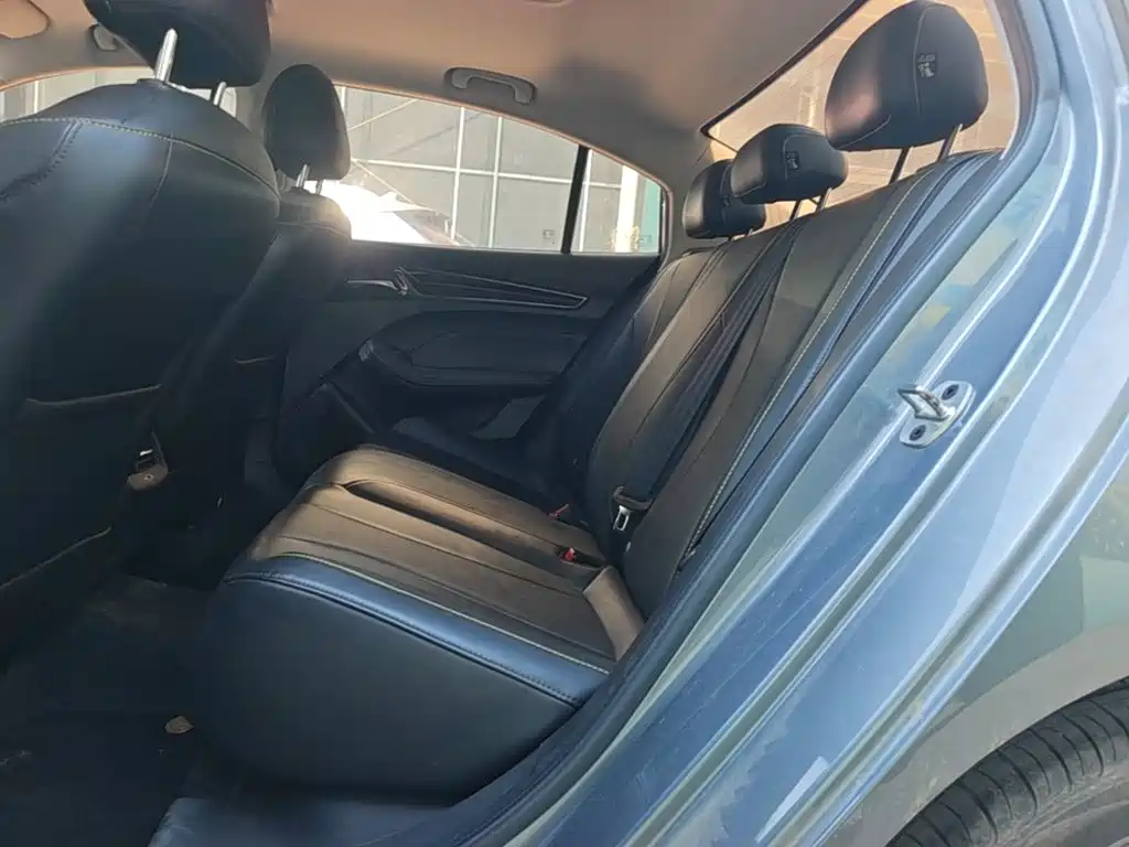 Roewe i5 — фото 17