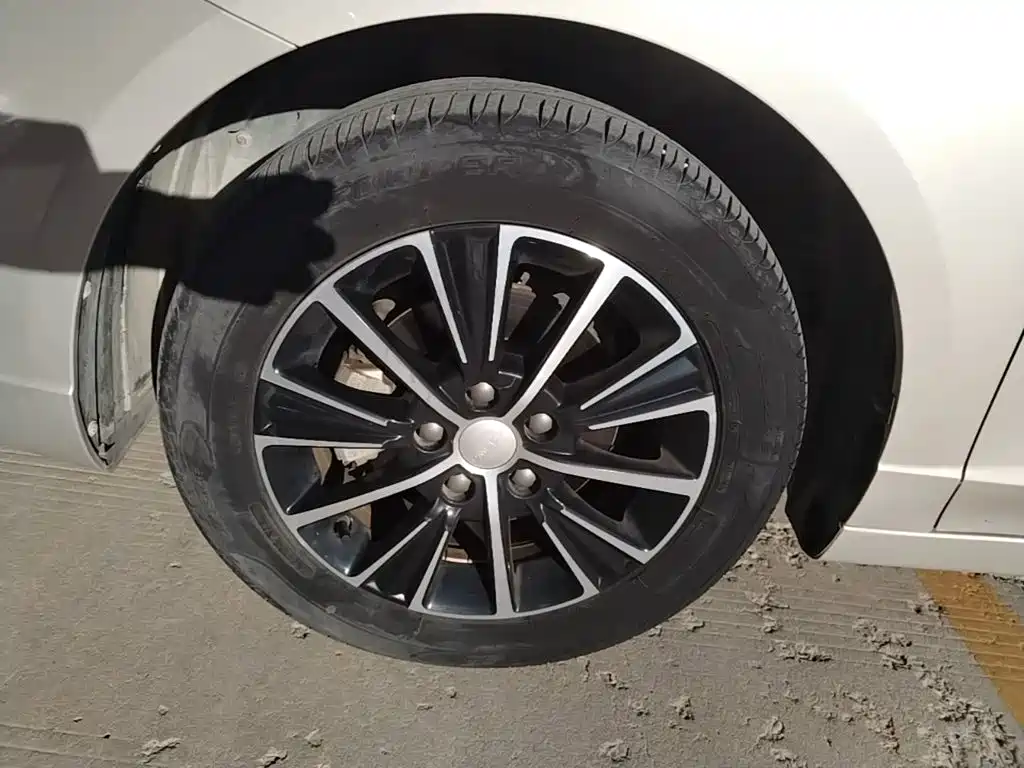Roewe i5 — фото 23