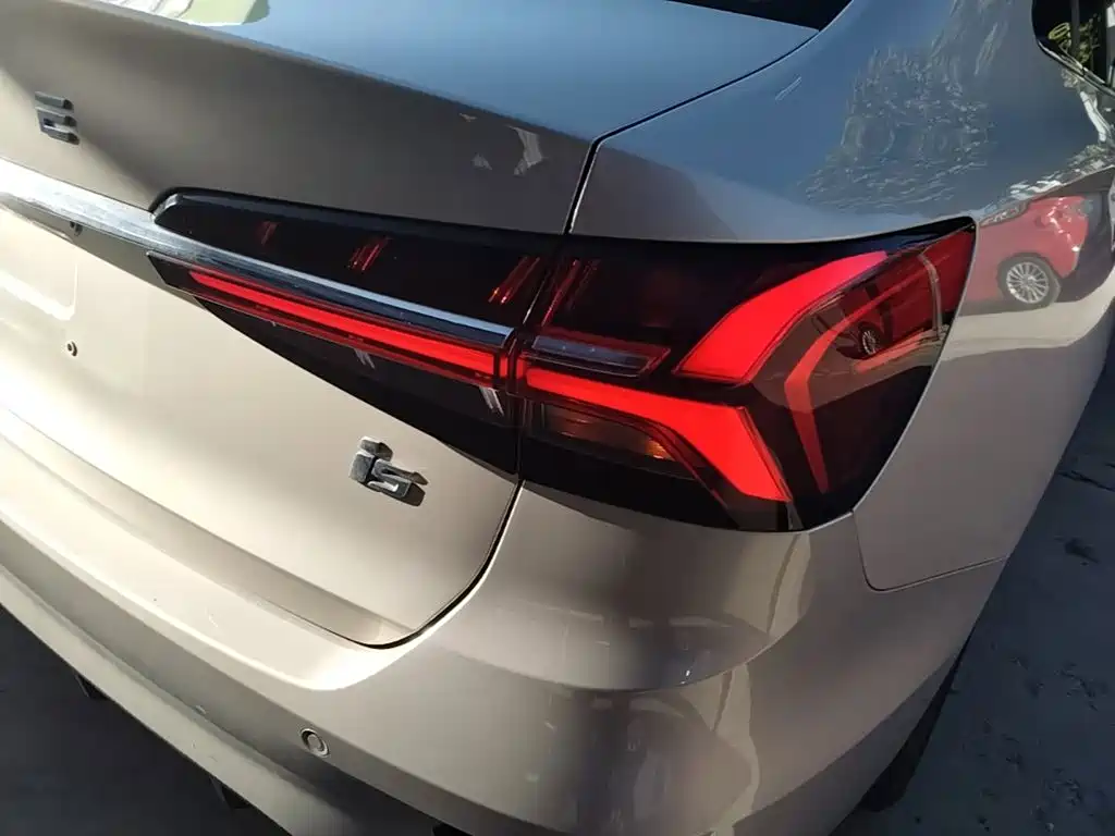 Roewe i5 — фото 8