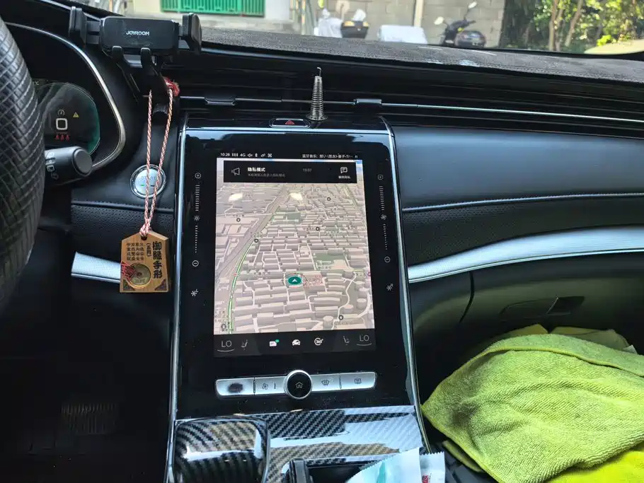 Roewe RX5 eMAX — фото 13
