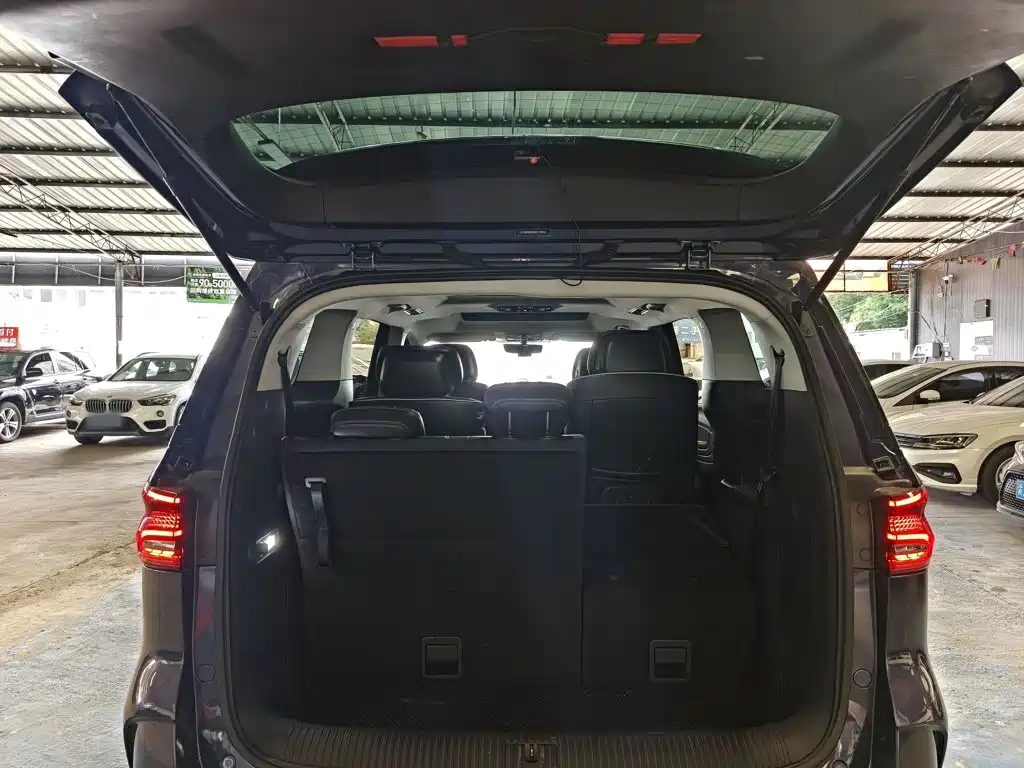 Roewe iMAX8 — фото 19