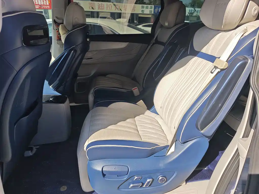 Roewe iMAX8 — фото 7