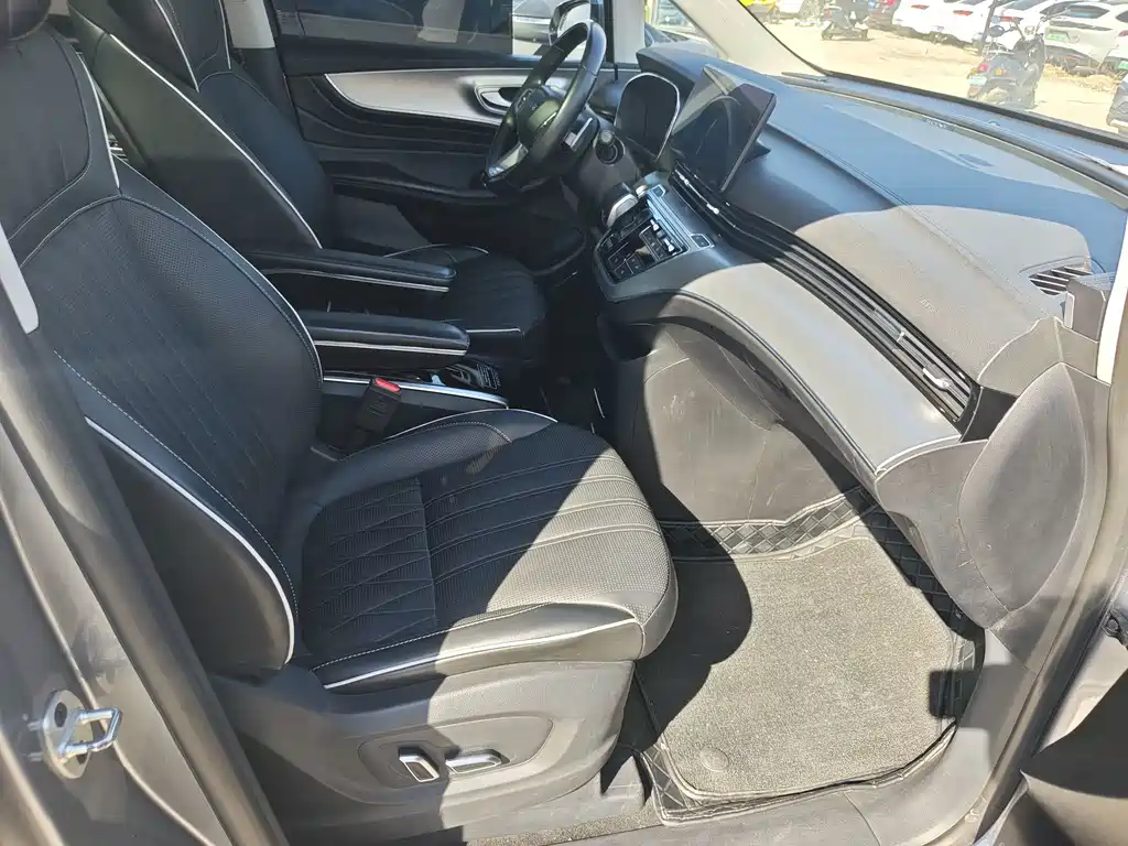 Roewe iMAX8 — фото 9