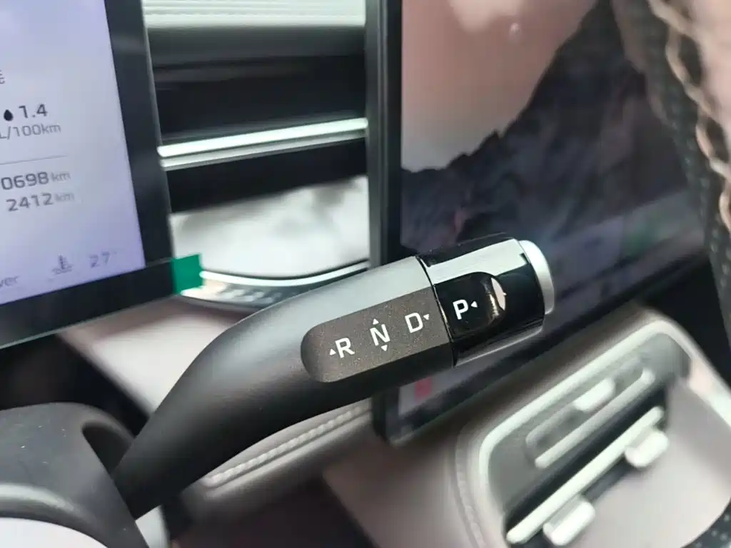 Roewe M7 DMH — фото 14