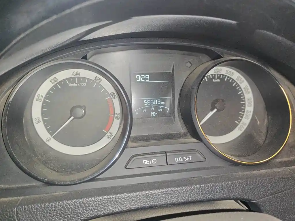 Skoda Rapid Spaceback — фото 8