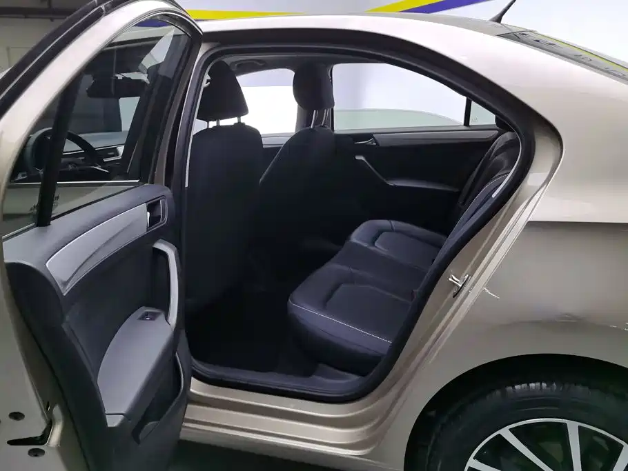 Skoda Rapid — фото 11