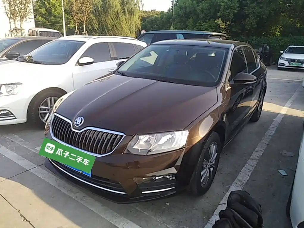Skoda Octavia — фото 2