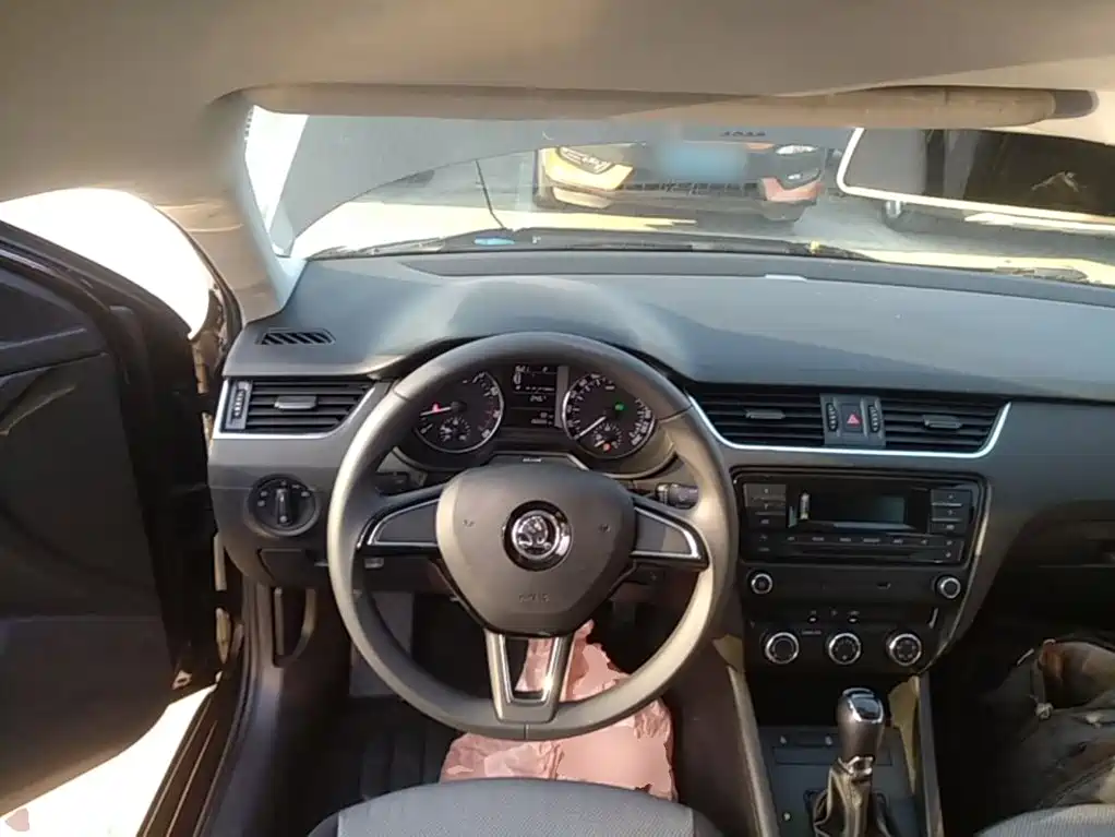 Skoda Octavia — фото 11