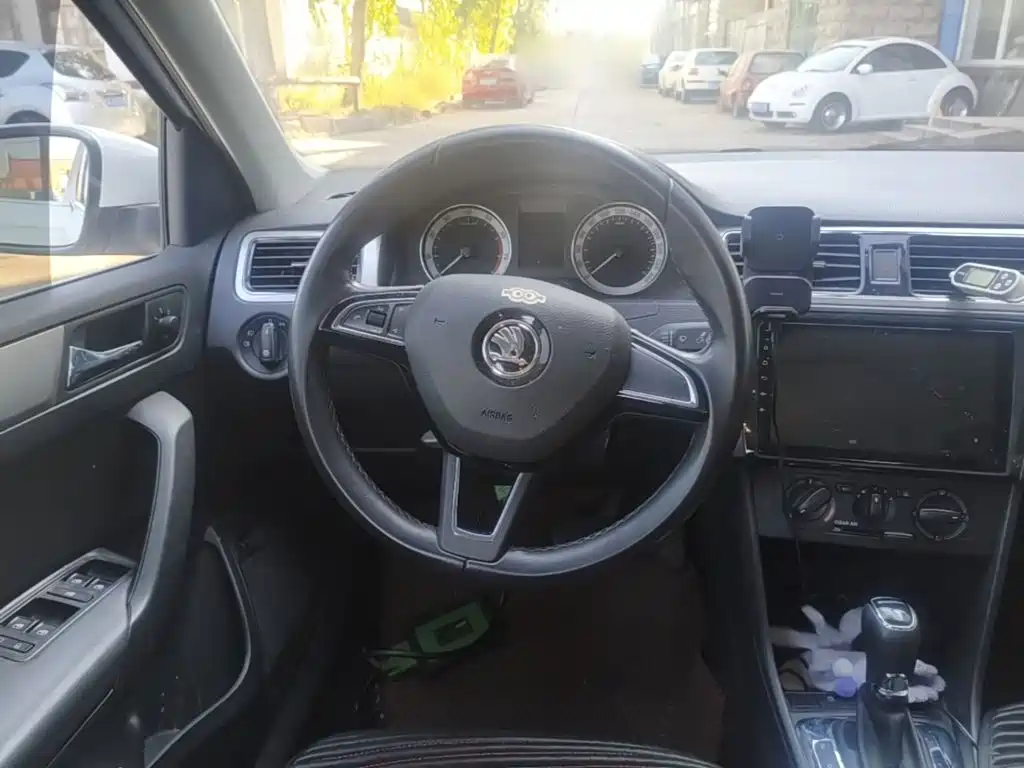 Skoda Rapid — фото 11