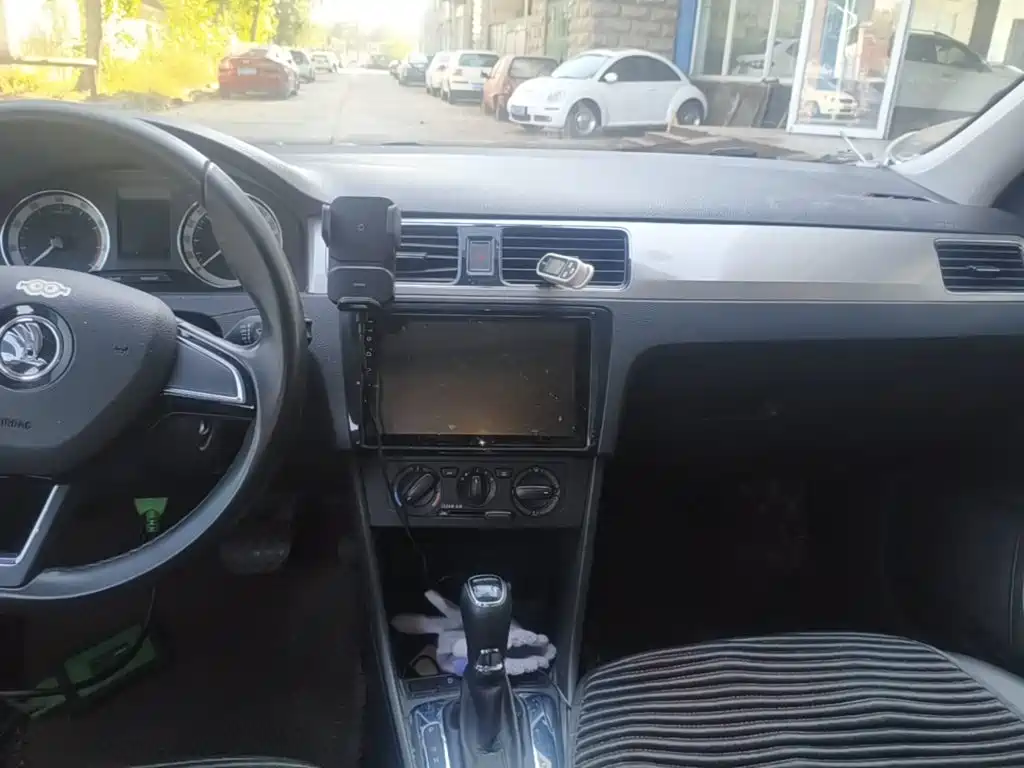 Skoda Rapid — фото 13
