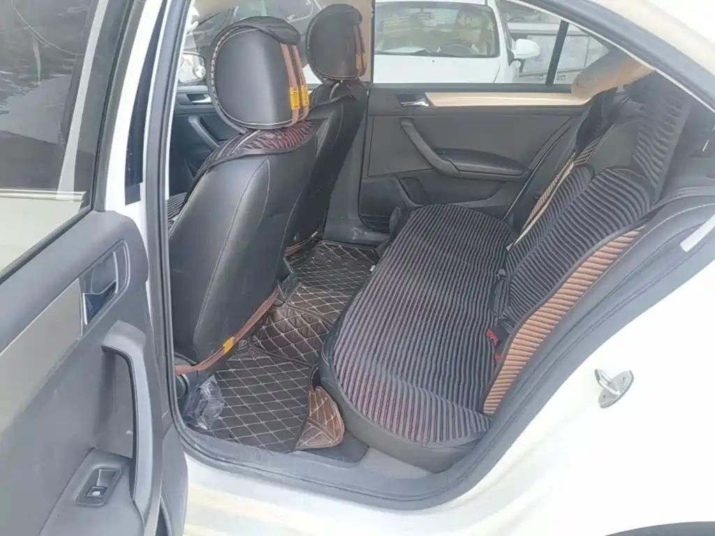 Skoda Rapid — фото 17