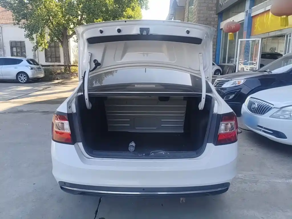 Skoda Rapid — фото 19