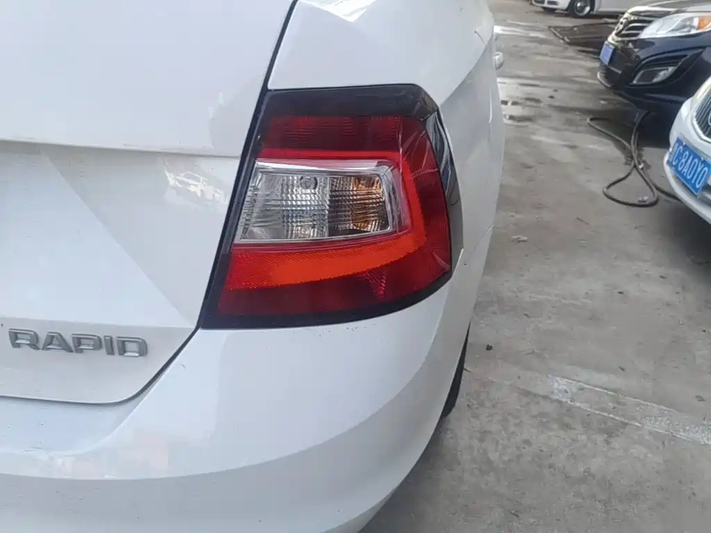 Skoda Rapid — фото 8