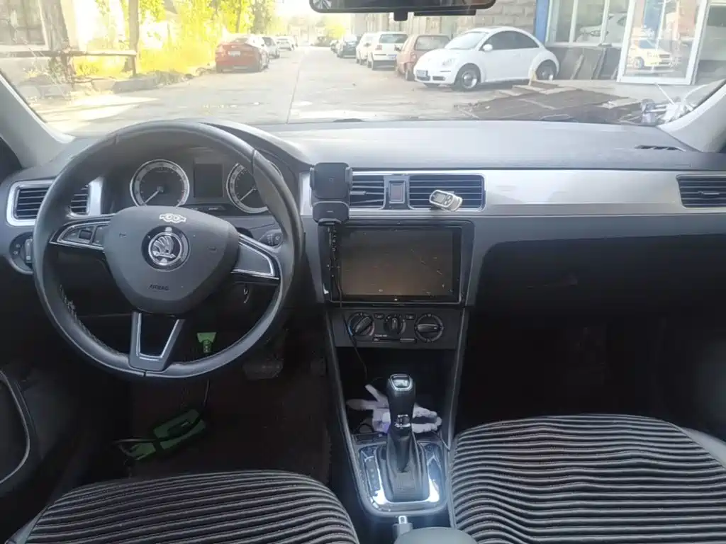 Skoda Rapid — фото 10