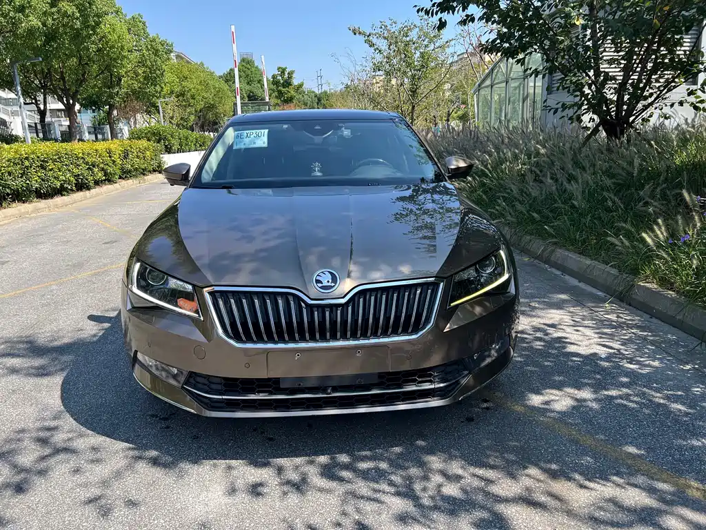 Skoda Superb — фото 2