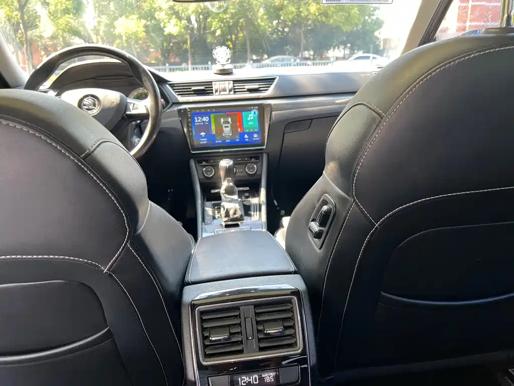 Skoda Superb — фото 13