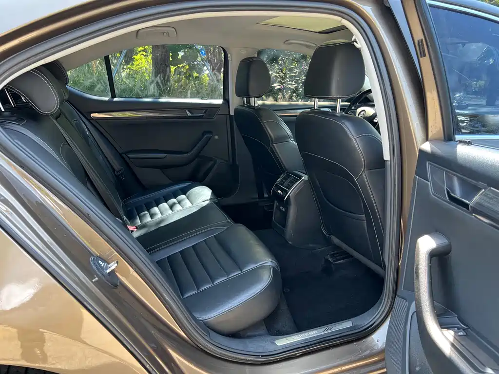 Skoda Superb — фото 14