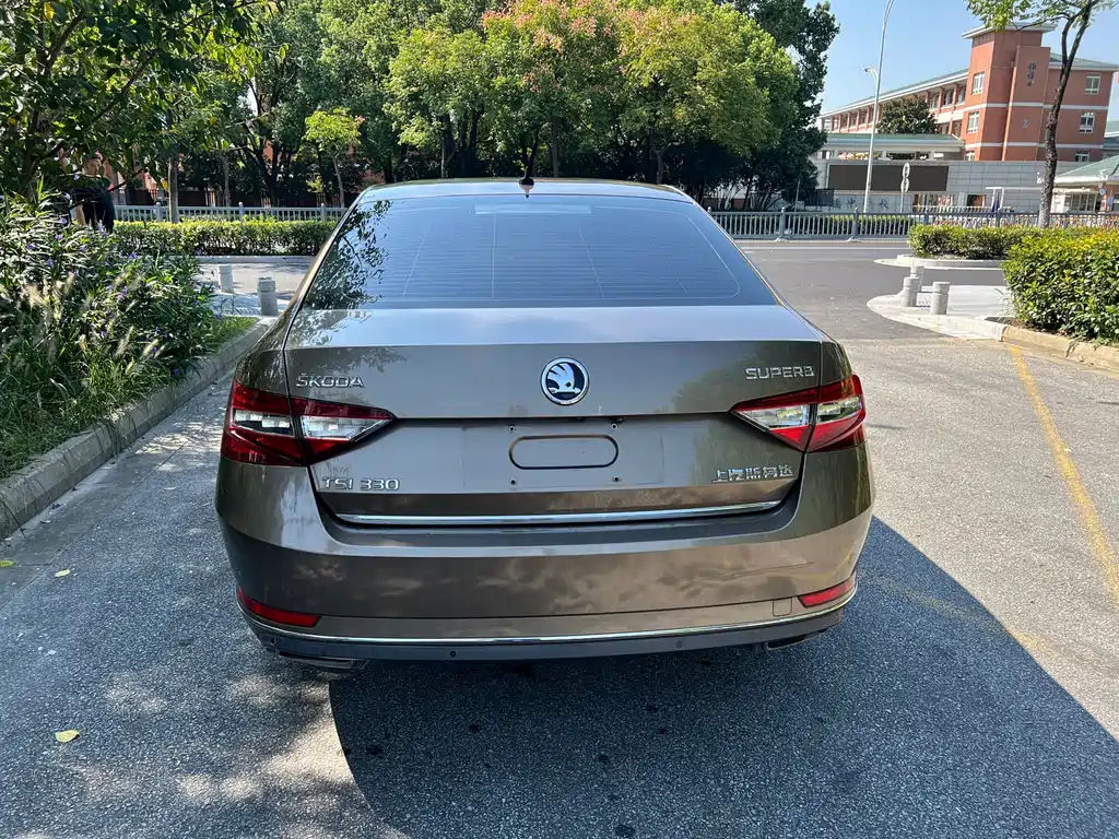 Skoda Superb — фото 6