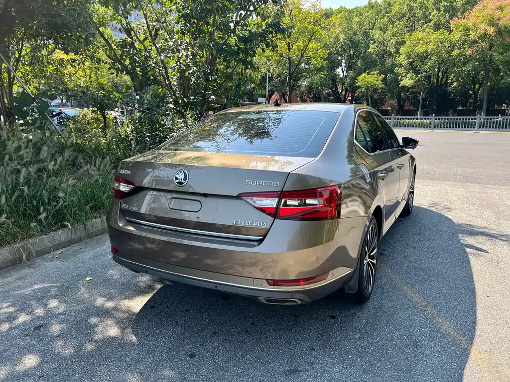 Skoda Superb — фото 7