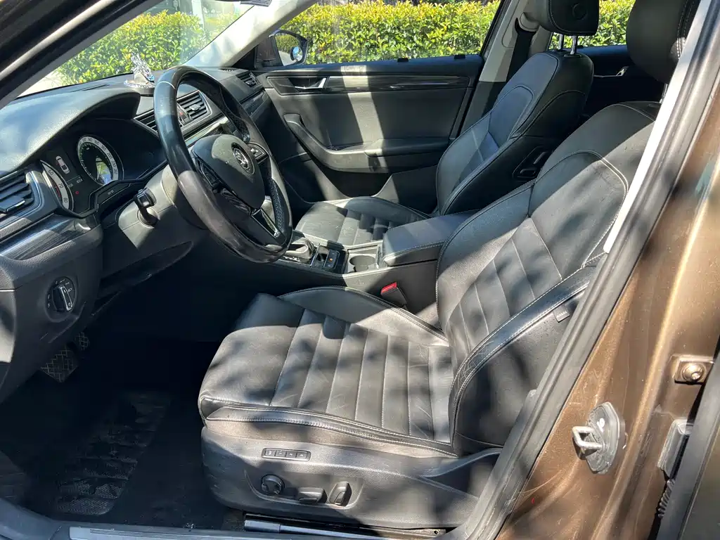 Skoda Superb — фото 9