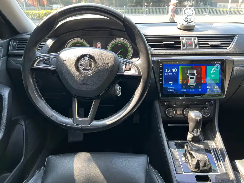 Skoda Superb — фото 10