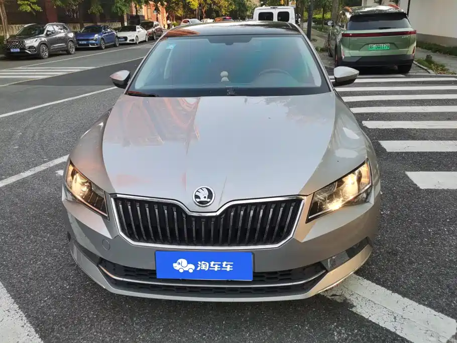 Skoda Superb — фото 2