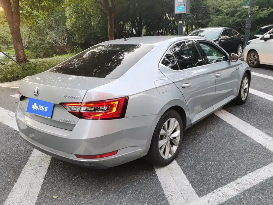 Skoda Superb — фото 3