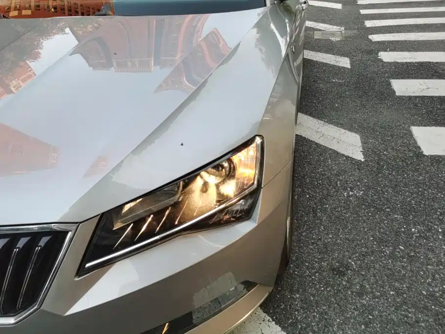 Skoda Superb — фото 5