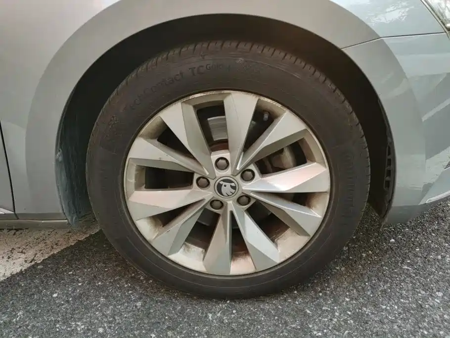 Skoda Superb — фото 6