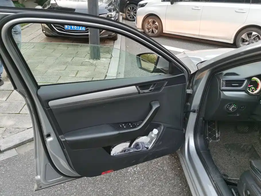 Skoda Superb — фото 7