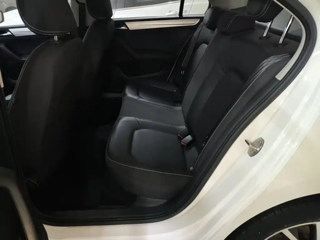 Skoda Rapid — фото 17