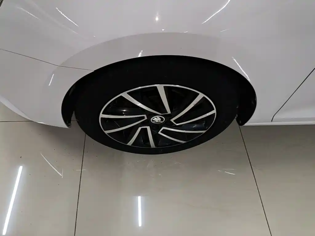 Skoda Rapid — фото 23