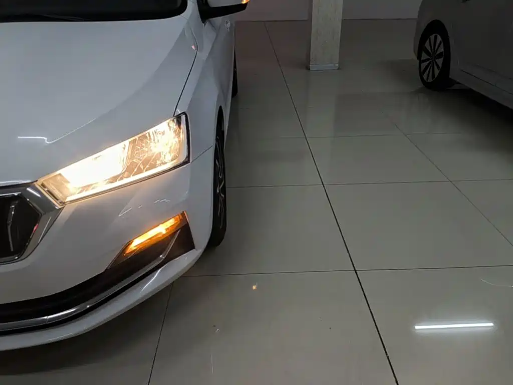 Skoda Rapid — фото 24