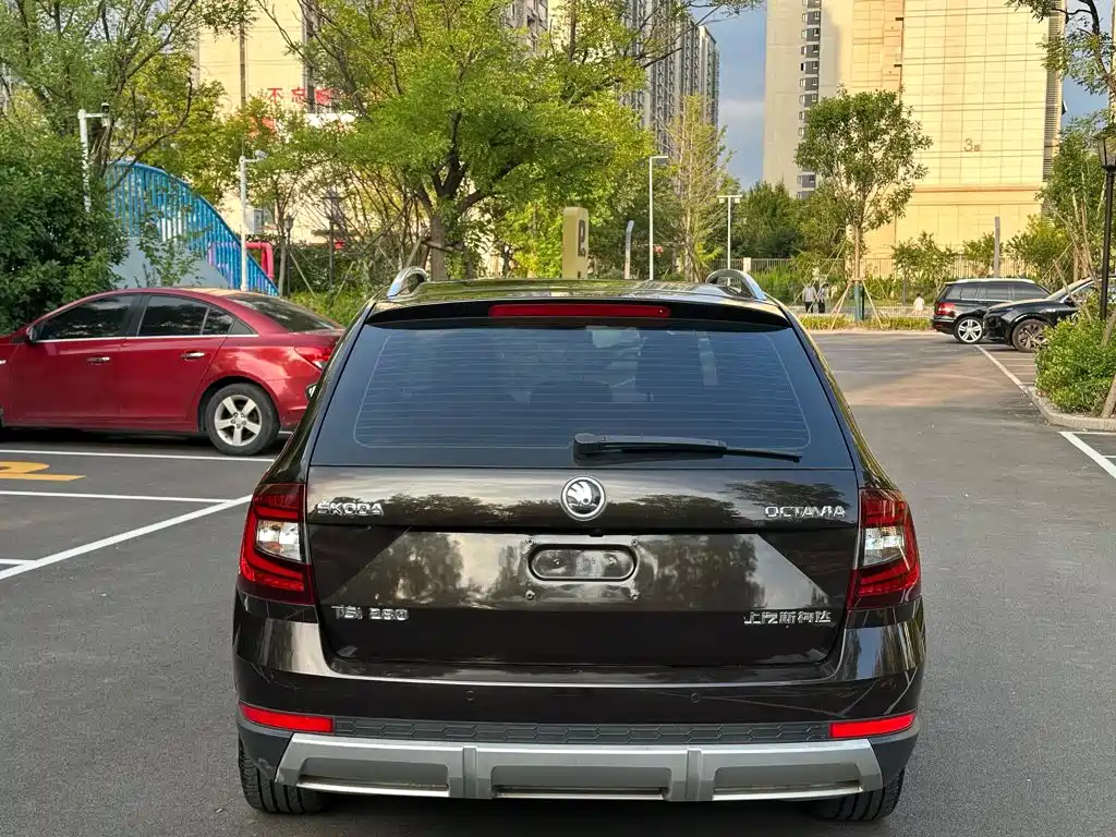 Skoda Octavia — фото 7