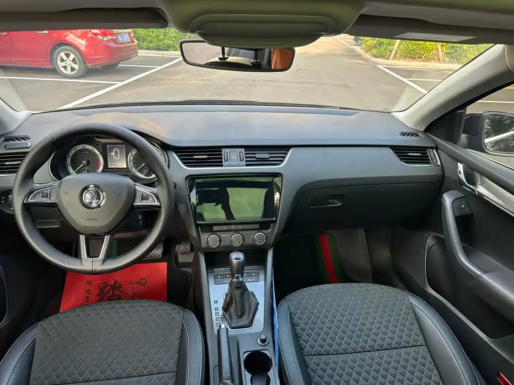 Skoda Octavia — фото 8