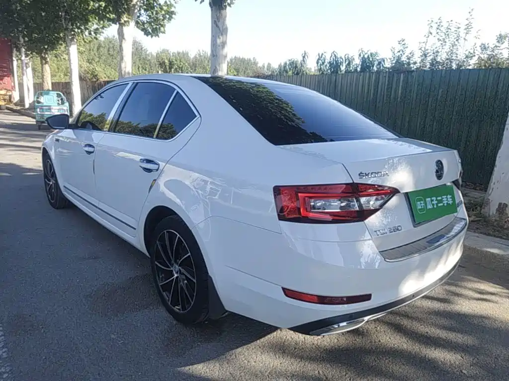 Skoda Octavia — фото 5