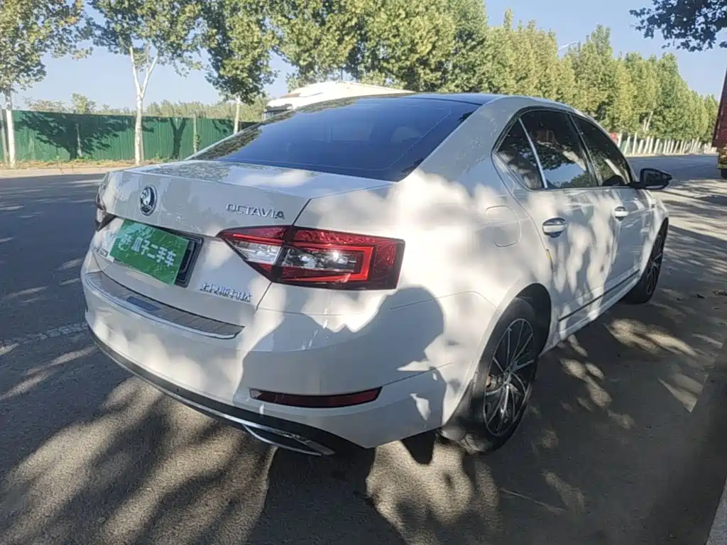 Skoda Octavia — фото 7