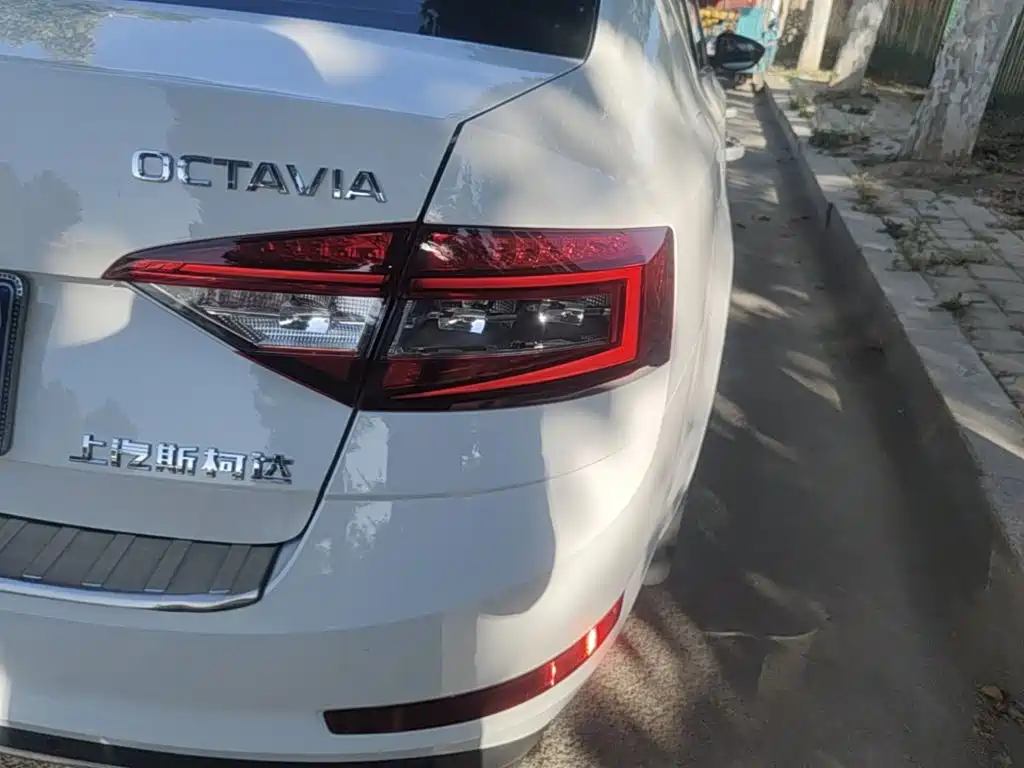 Skoda Octavia — фото 8
