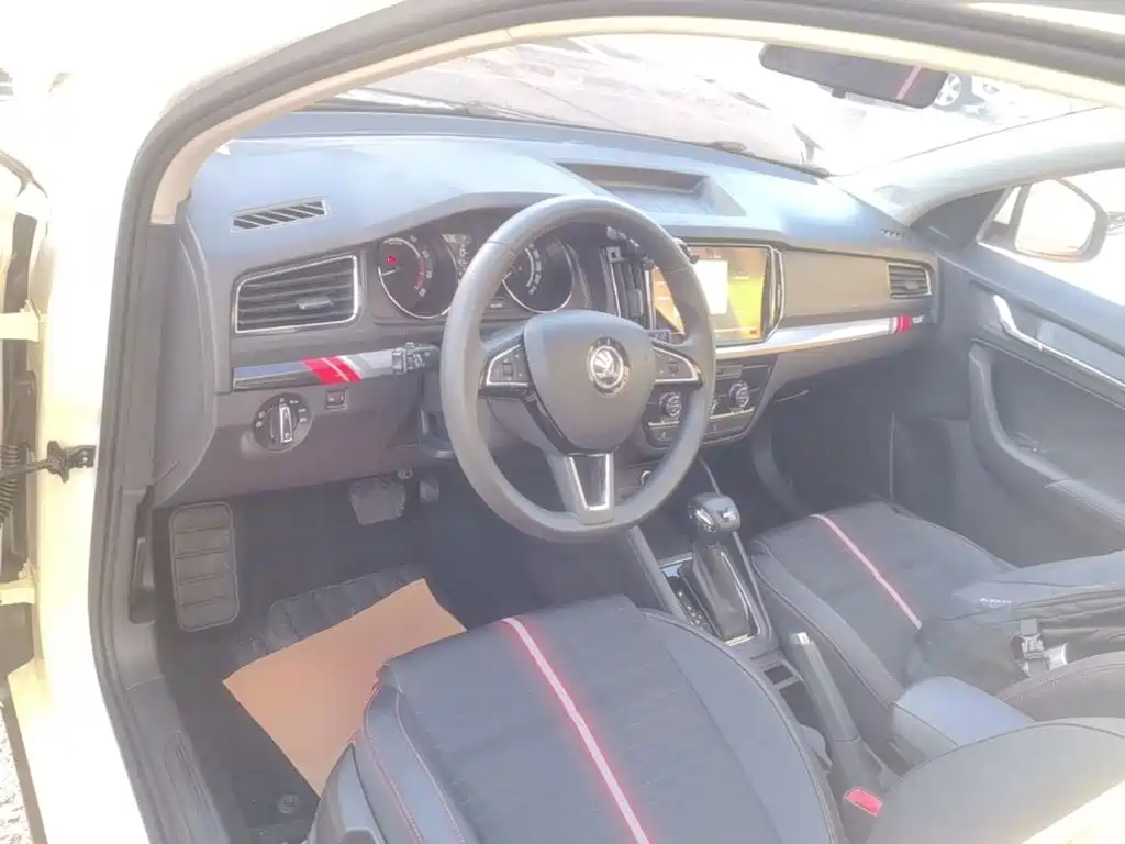 Skoda Kamiq — фото 10