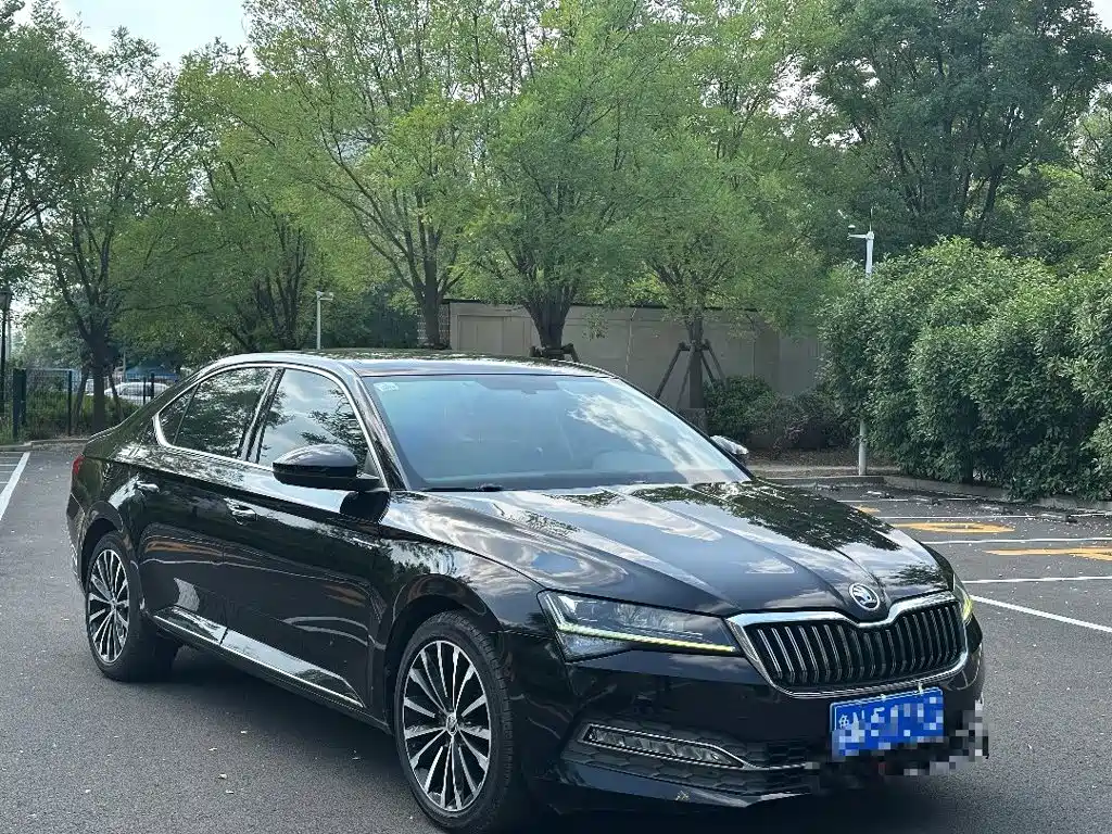 Skoda Superb — фото 2