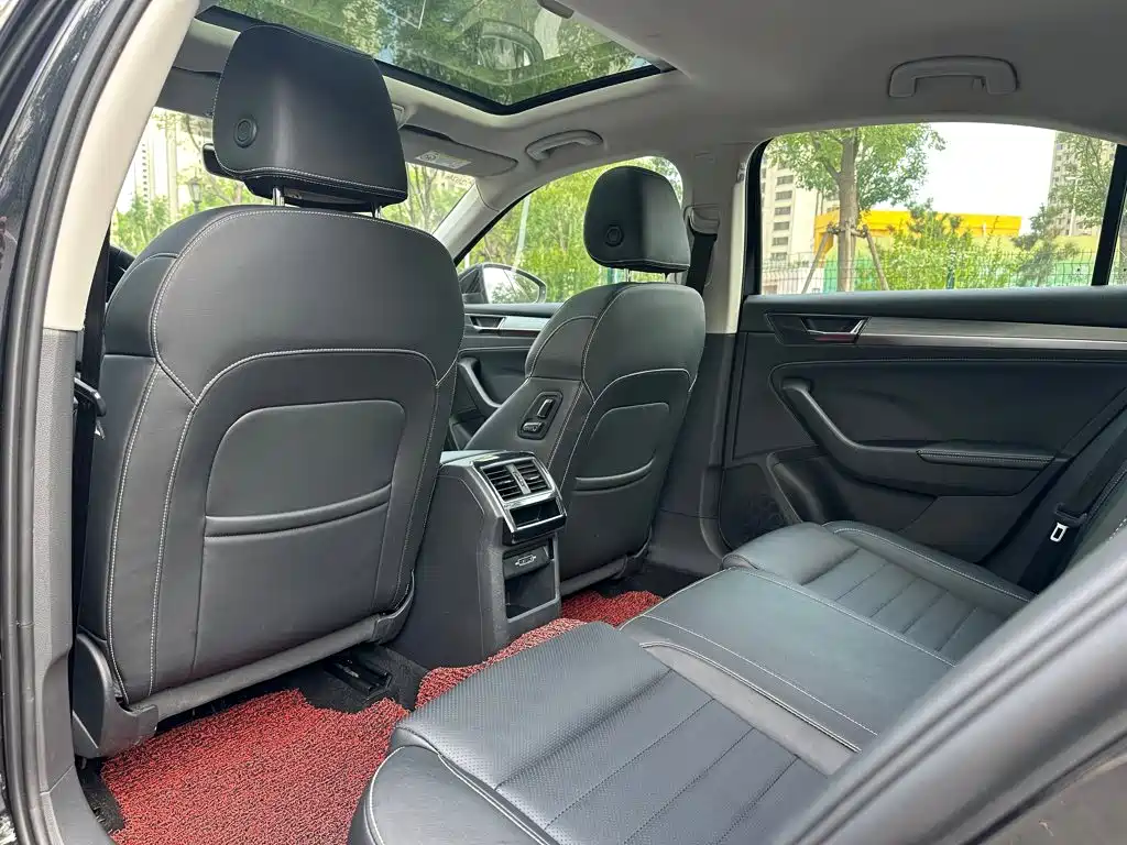 Skoda Superb — фото 5