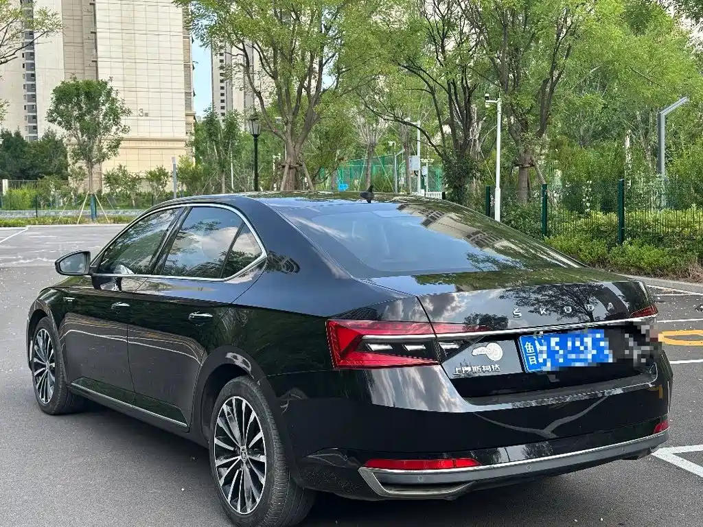 Skoda Superb — фото 7