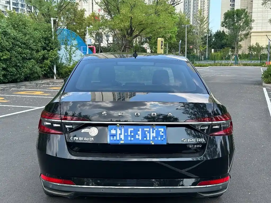 Skoda Superb — фото 8