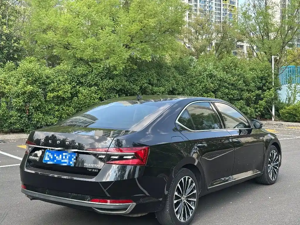 Skoda Superb — фото 9